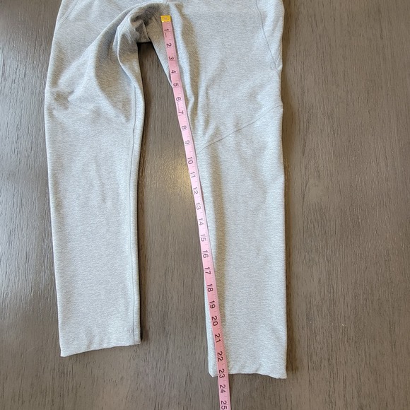 Outdoor Voices Warm-Up 3/4 Leggings Color‎ Dove (Grey) Size Medium - Picture 7 of 7